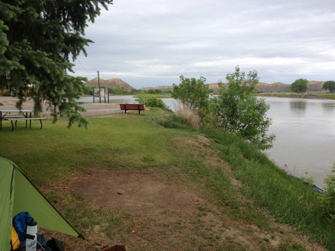 I opted to try and set up camp at the boat ramp, rather than a mile downstream at the canoe camp. I was leary about it, but a cop was sitting there so I asked him and he said it would be fine. He said he and the night shift officer would keep an eye on me. Sweet!
